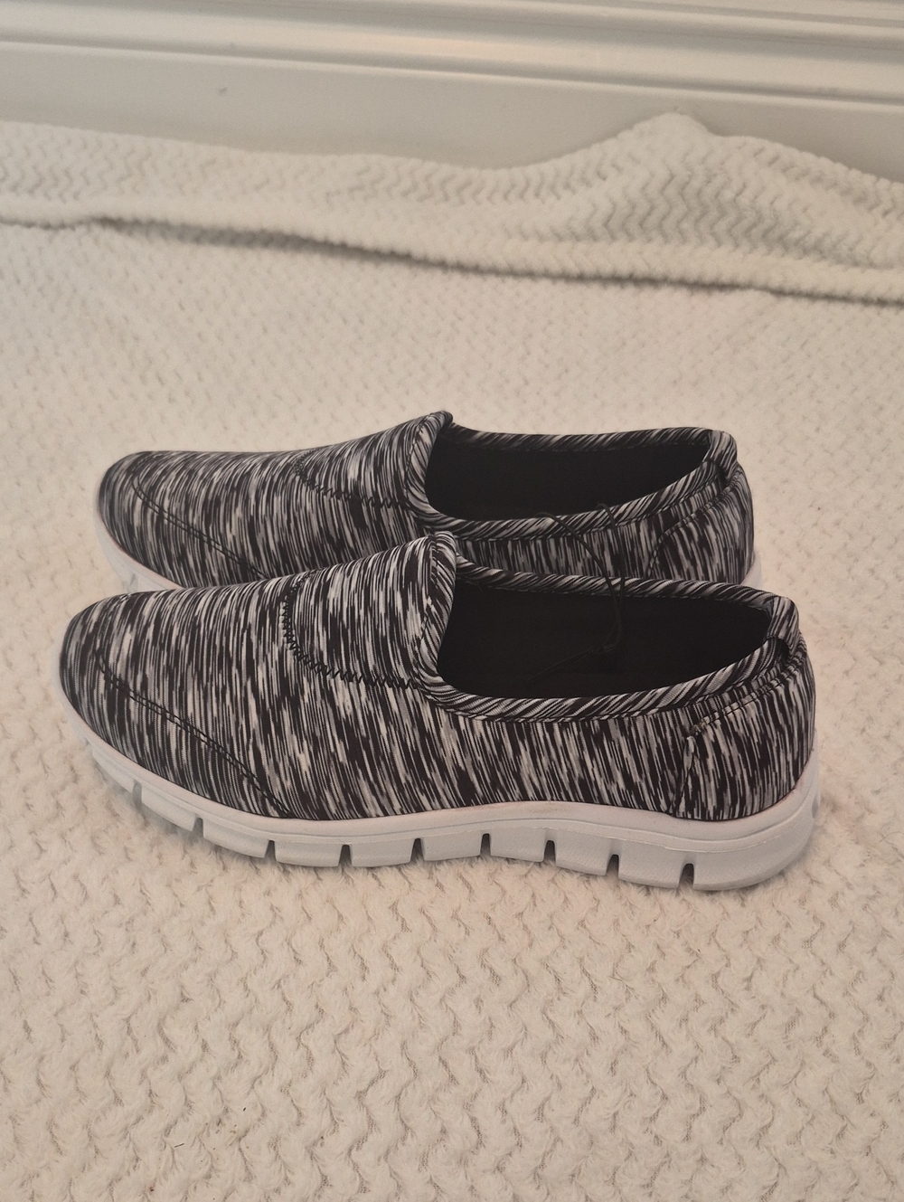 Slip-On Womens Casual Sneakers in Black and White